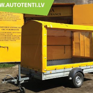 tirdzneicības piekabes ar caurspīdīgiem logiem sānos