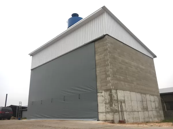 Lielizmera industriālie aizkari ar liela vēja aizsardzību-01