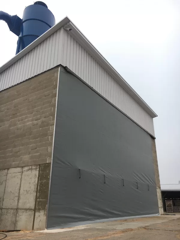 Lielizmera industriālie aizkari ar liela vēja aizsardzību-01