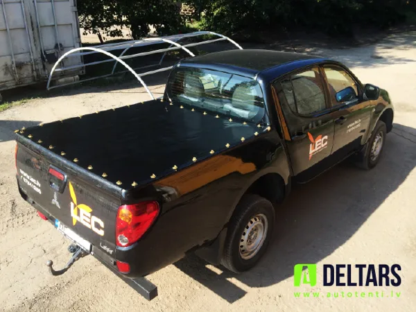 Mitsubishi L200 kravas kastes pārsegs ar nerūsējošā tērauda stiprinājumiem