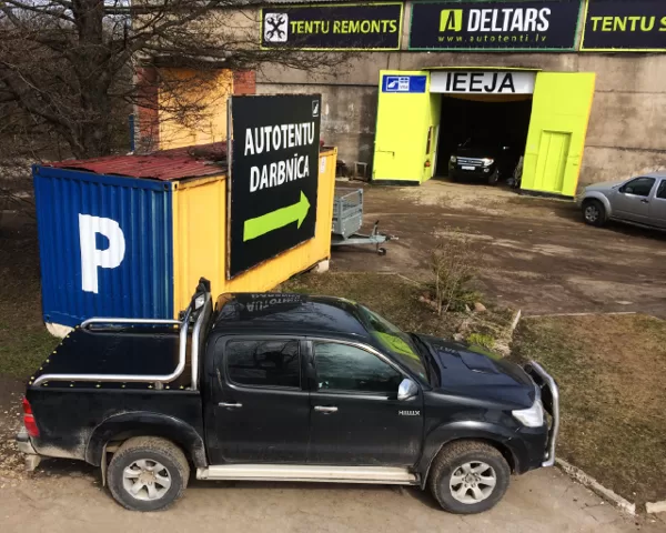 TOYOTA-HILUX-KRAVAS-KASTES-PARSEGS