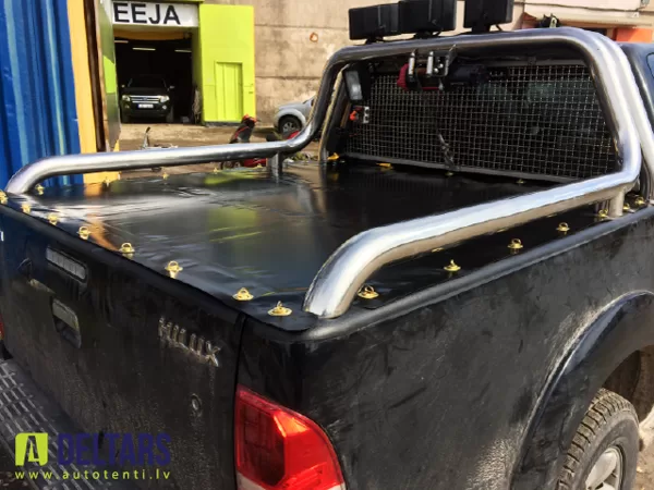 TOYOTA-HILUX-MELNS-KRAVAS-KASTES-PARSEGS