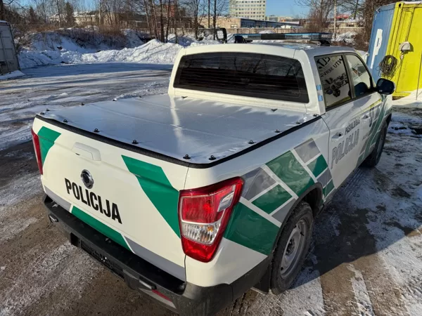 baltas krāsas pārsegs