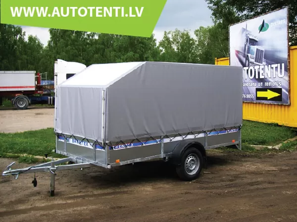 Vieglā piekabe ar slīpu jumtu