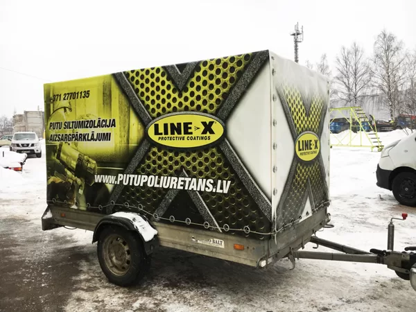 REKLĀMA-UZ-AUTO-PIEKABĒM-PVC-28