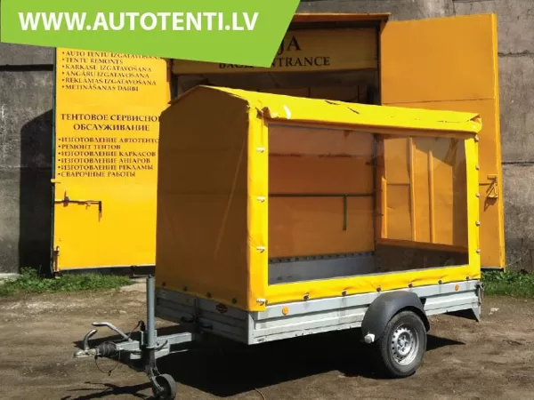 tirdzneicības piekabes ar caurspīdīgiem logiem sānos